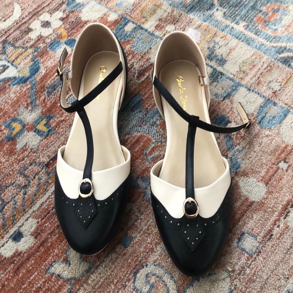 CHARLIE STONE vintage style wingback t-strap flats